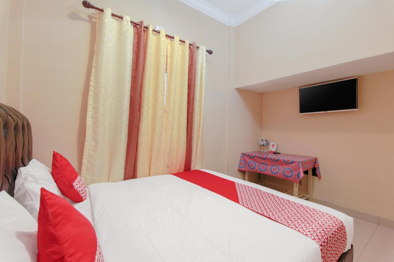 Oyo 799 Hotel Dieng Berastagi Eksteriør billede