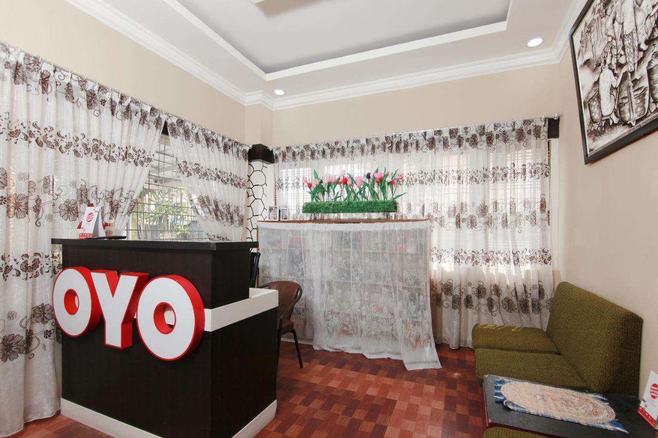 Oyo 799 Hotel Dieng Berastagi Eksteriør billede