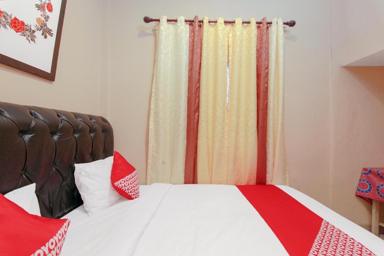 Oyo 799 Hotel Dieng Berastagi Eksteriør billede