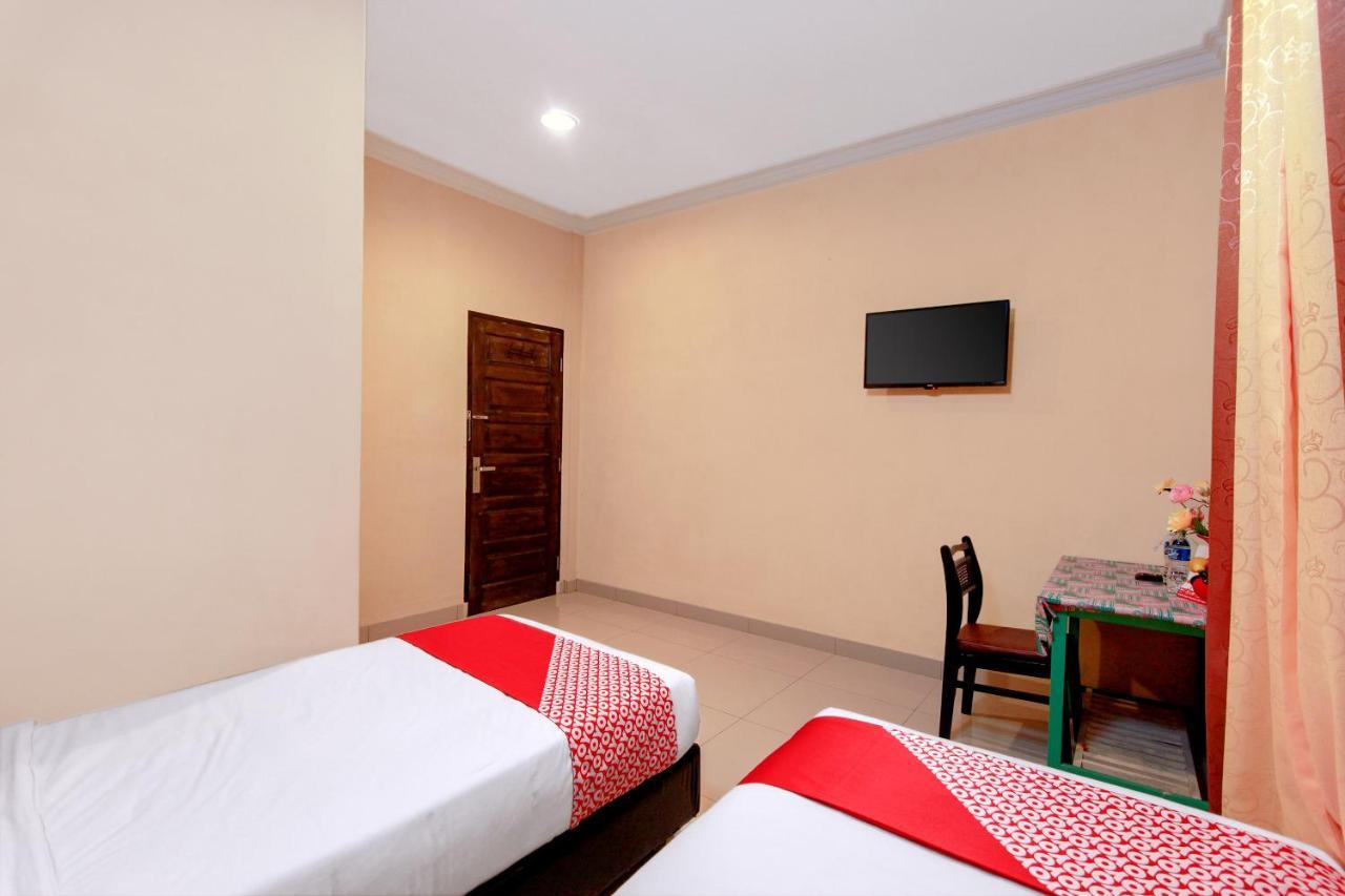 Oyo 799 Hotel Dieng Berastagi Eksteriør billede