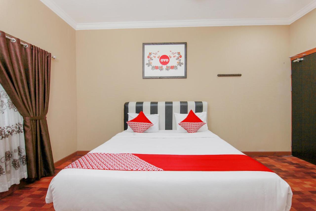 Oyo 799 Hotel Dieng Berastagi Eksteriør billede