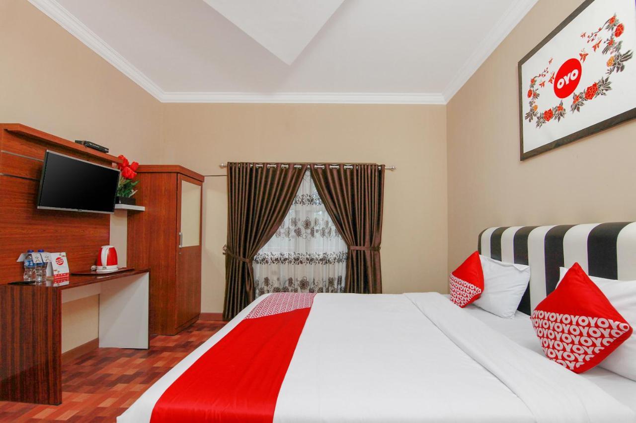 Oyo 799 Hotel Dieng Berastagi Eksteriør billede